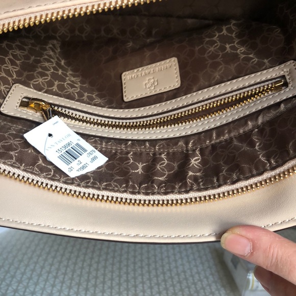 Authentic Ann Taylor bag with original tags - Picture 4 of 5